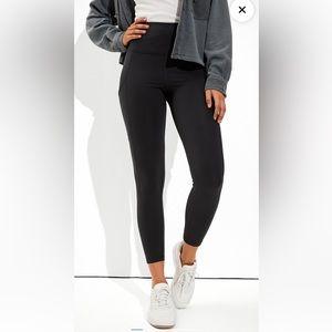 American Eagle The Everything Pocket High waist legging.